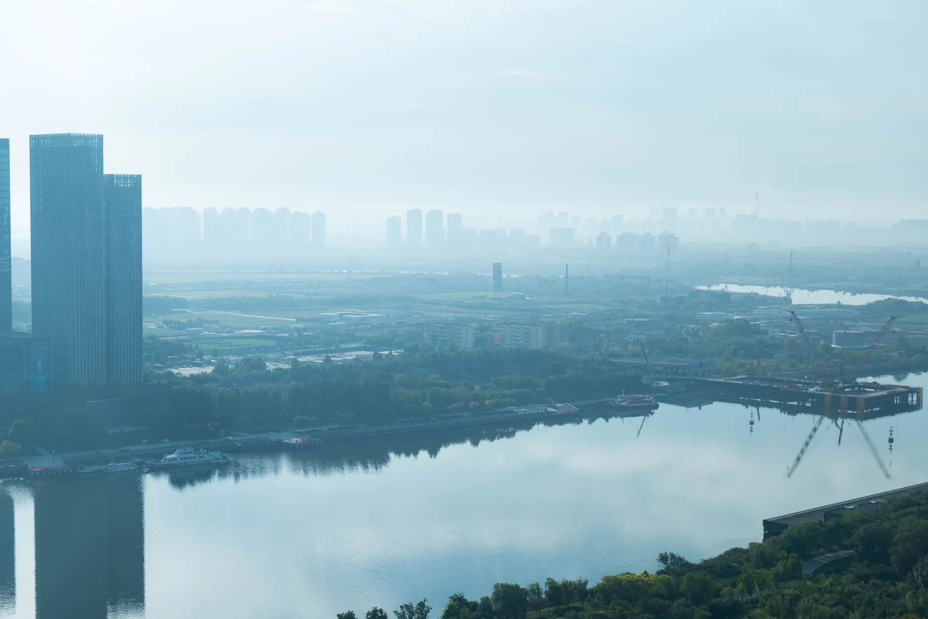 2025年智慧建筑政策趋势：楼宇自控系统合规要求与能效标准解读